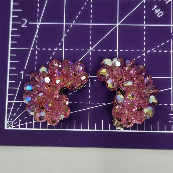 VINTAGE ALICE CAVINESS PINK CRYSTAL CLUSTER COMMA CLIP ON EARRINGS WOMEN JEWELRY - Picture 12 of 13